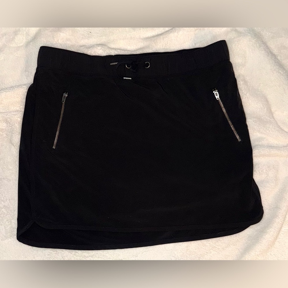 ATHLETA Trekkie Athletic Skort in Black Size Medium - Picture 2 of 7